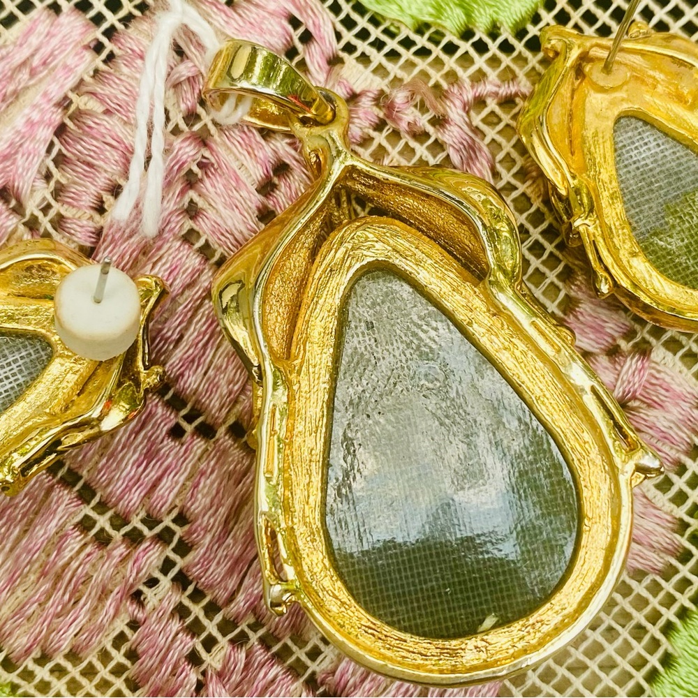 Elegant Gold and Black Jewelry Set - Picture 2 of 2